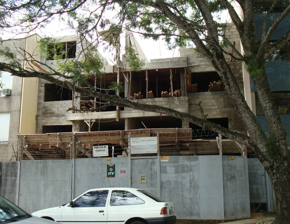 Edifício Castel Tropicale