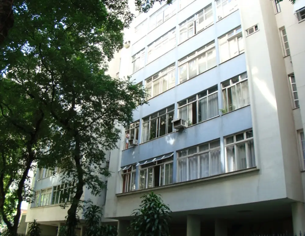 Edificio Azul e Branco
