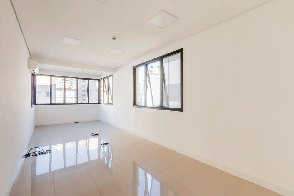 HCB 652 Sala 601081011-28 - REMAX Lepex Exclusividades — foto 3