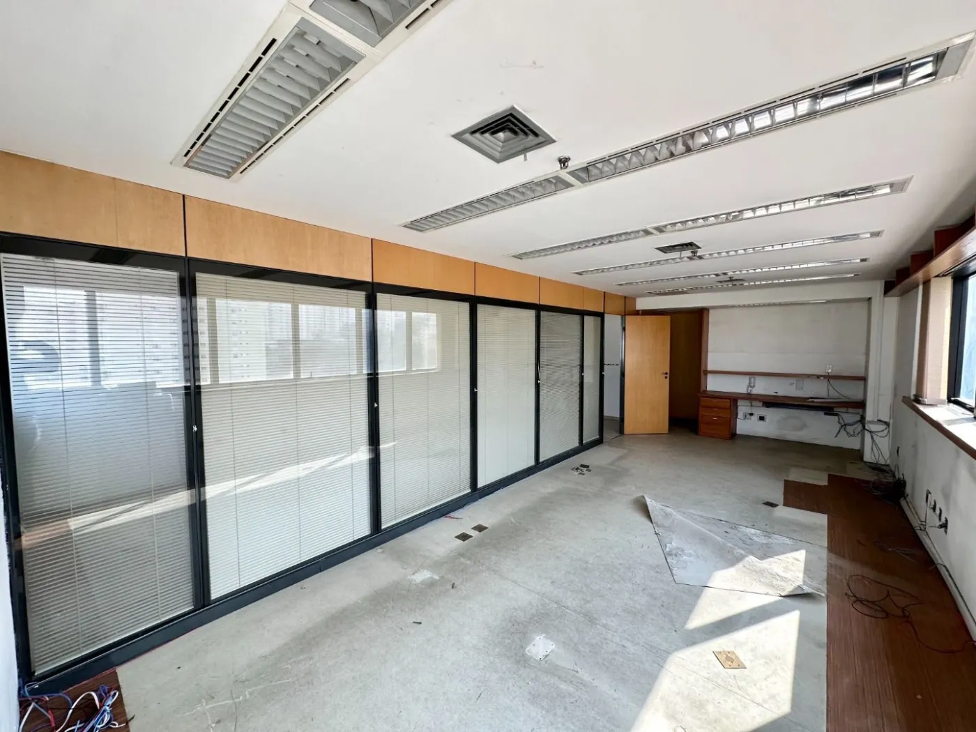 Vari Santana Sala CJ0693 - Oui Imóveis Exclusividades
