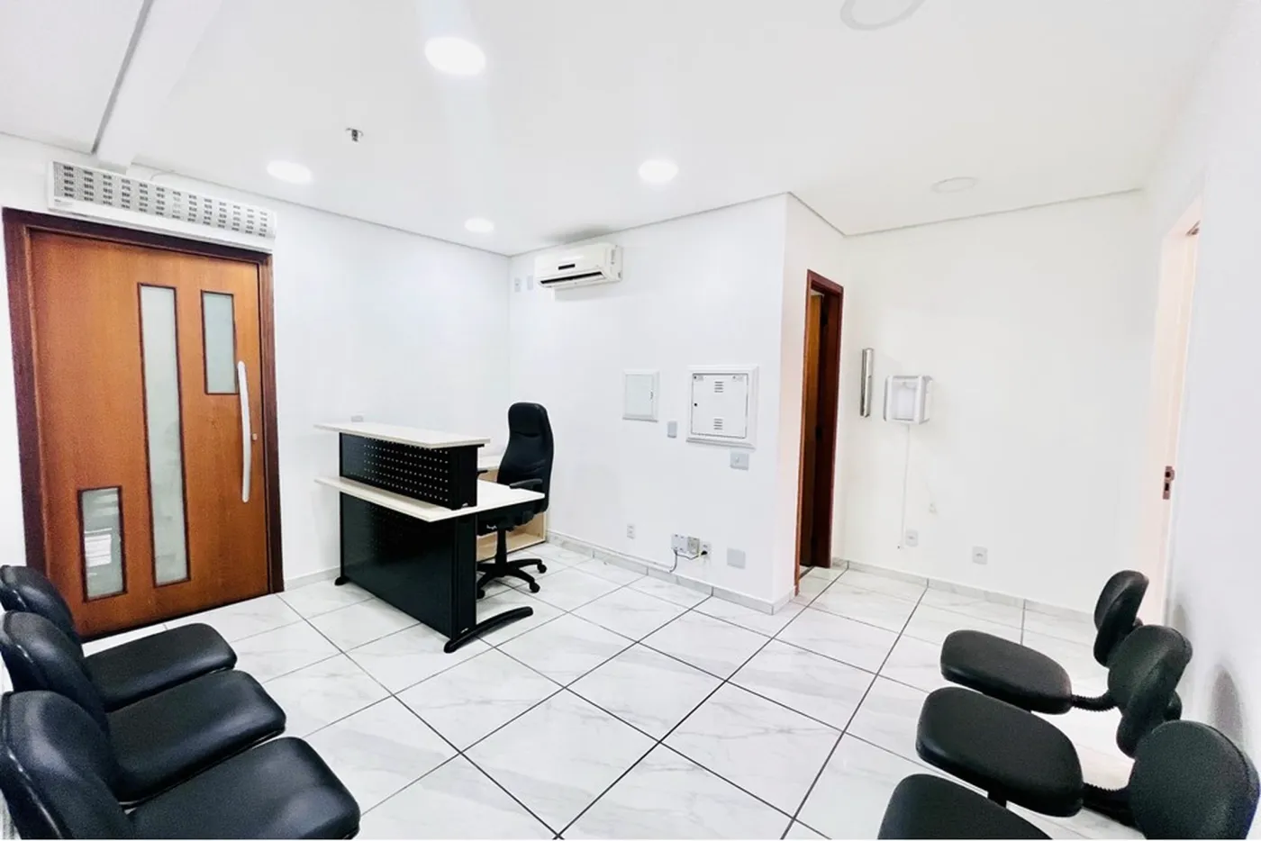 BVI 240 Sala 601261059-112 - REMAX Terra Exclusividades