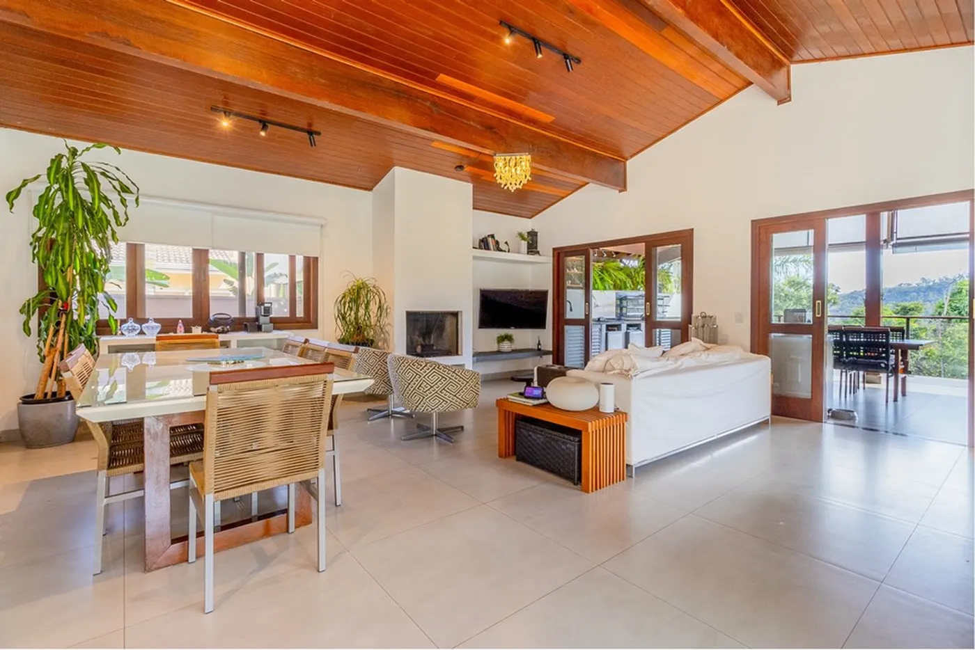 EPDAFDK3 100 Casa 601081064-34 - REMAX Lepex Exclusividades