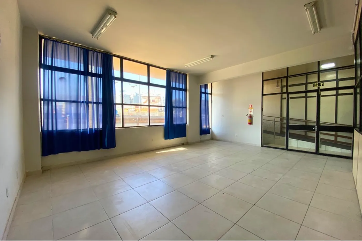 CT 17 Sala 610241038-5 - REMAX 520 Exclusividades