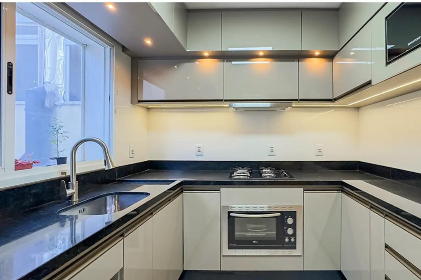 VIT 25 Casa 610441002-4 - REMAX Diamond Orla Exclusividades — foto 3