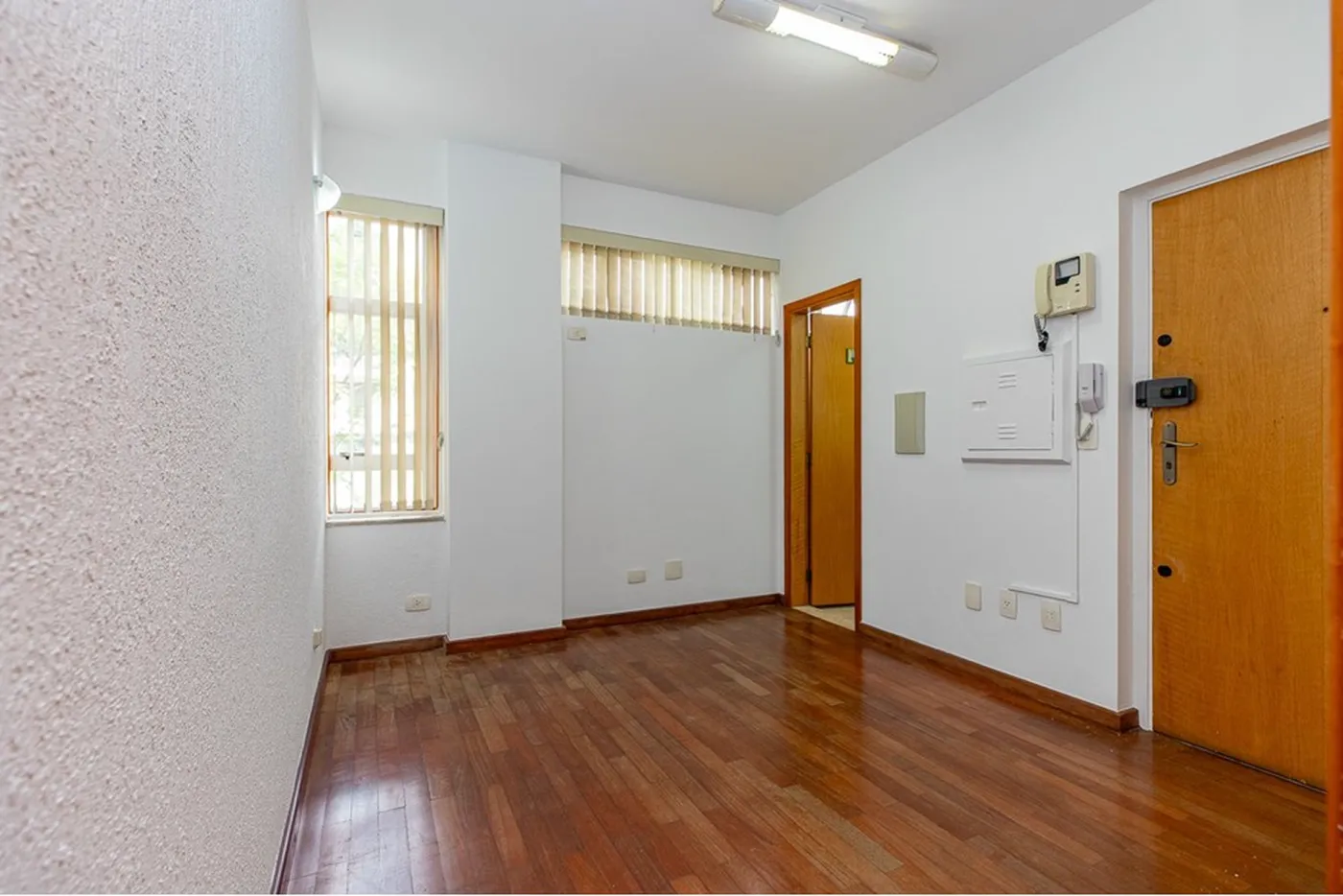 ADBVAP 2464 Sala 601131050-20 - REMAX Ares Exclusividades