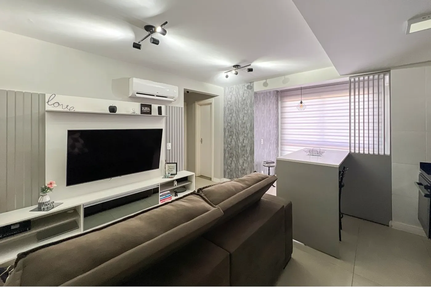 EVAJR 1390 Apto 612651031-43 - REMAX Pillares Exclusividades