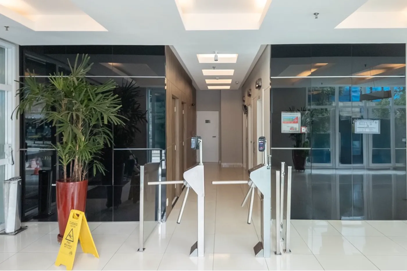 SANDJ 72 Sala 601971032-108 - REMAX Empire Exclusividades — foto 4