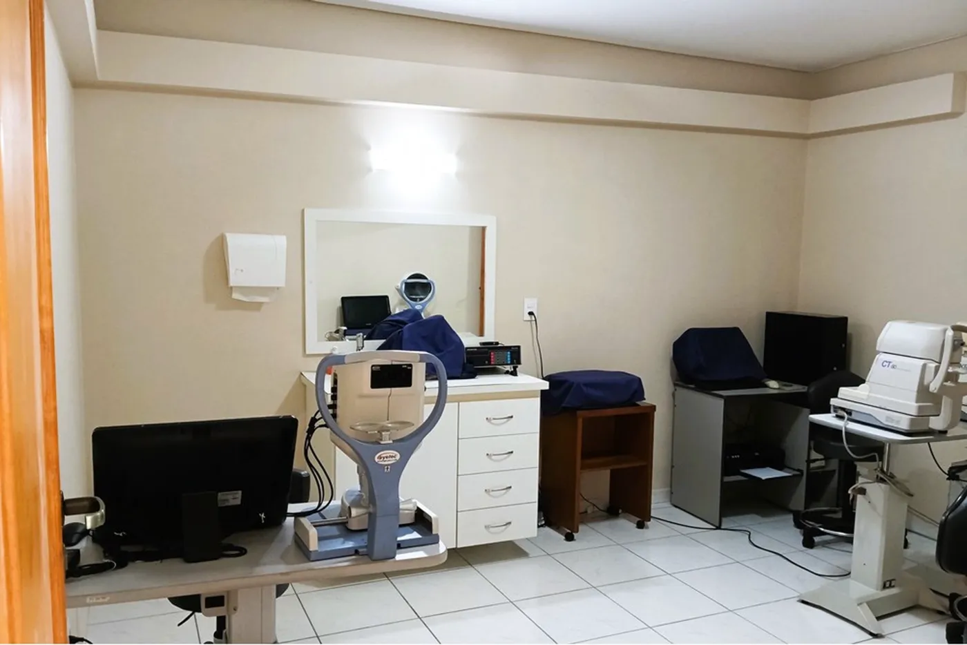 POC 124 Sala 601081093-5 - REMAX Lepex Exclusividades — foto 2