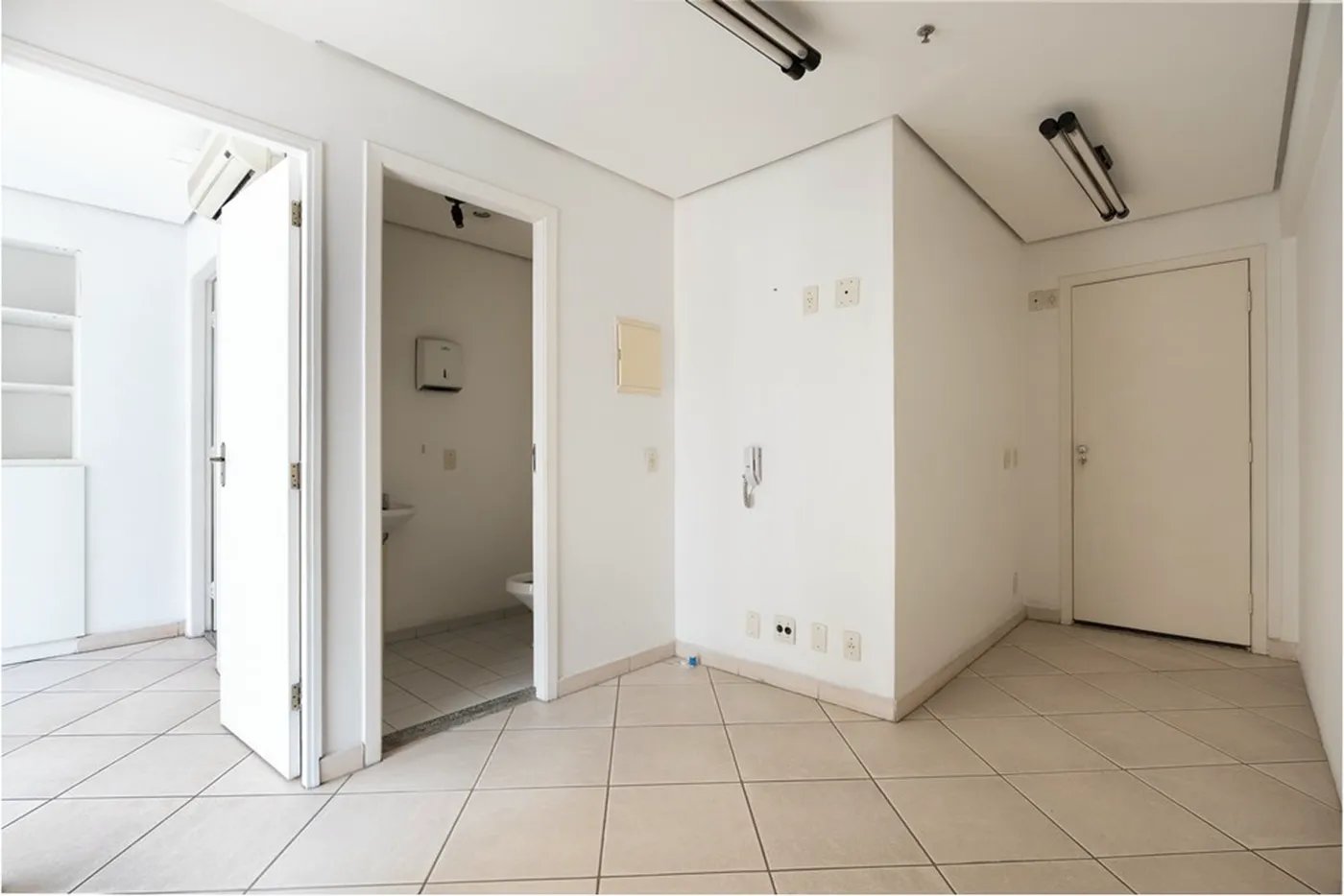 BVBR 190 Sala 601971007-158 - REMAX Empire Exclusividades