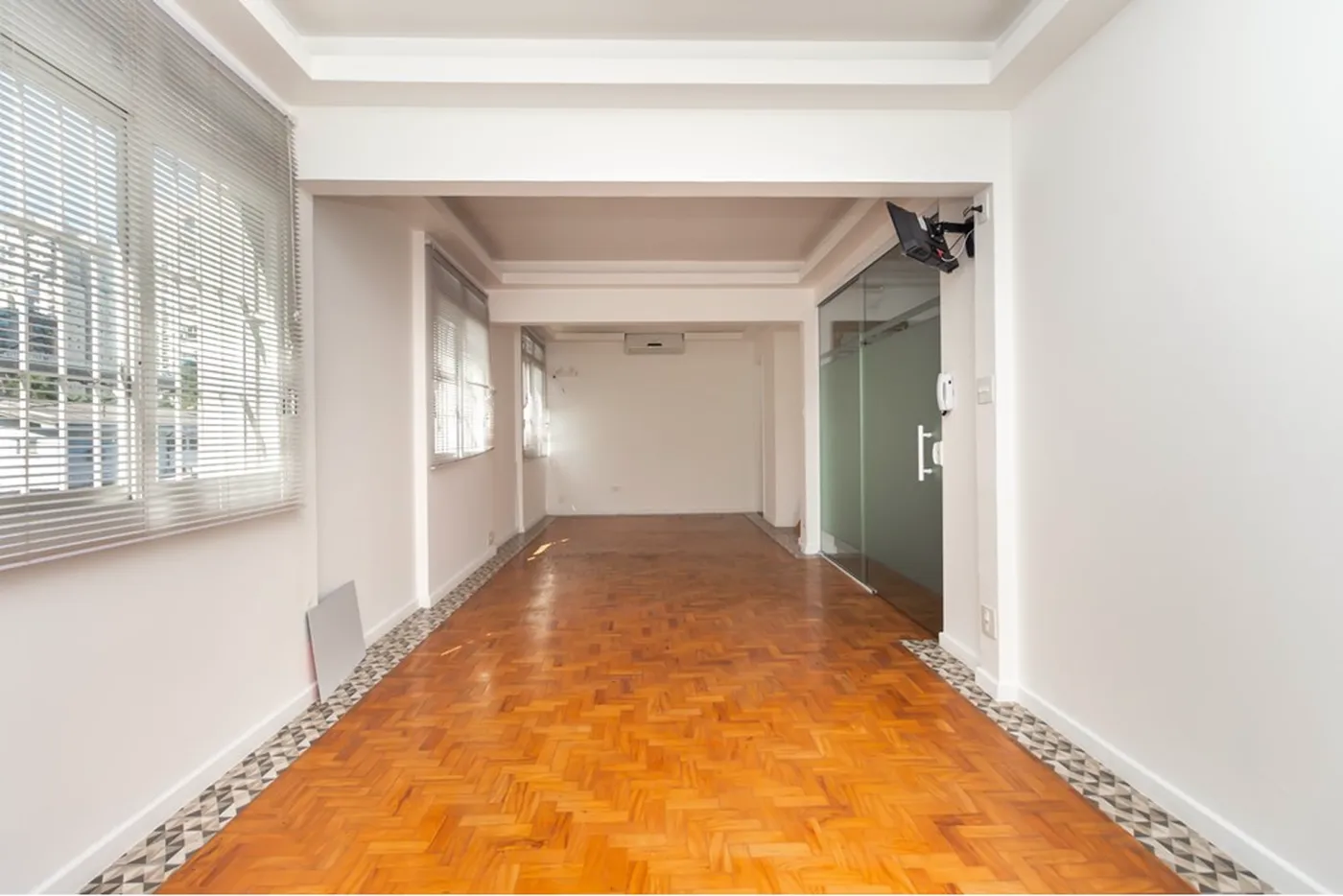 BCP 52 Sala 601361016-166 - REMAX Trio Exclusividades