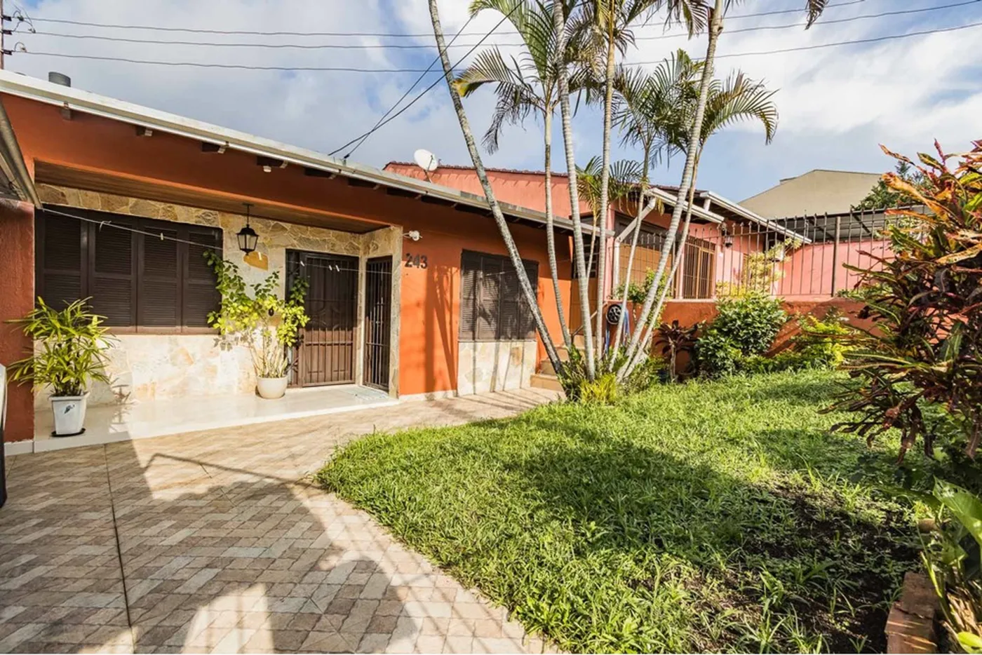 RBFL 243 Casa 612511067-1 - REMAX Moderna Exclusividades
