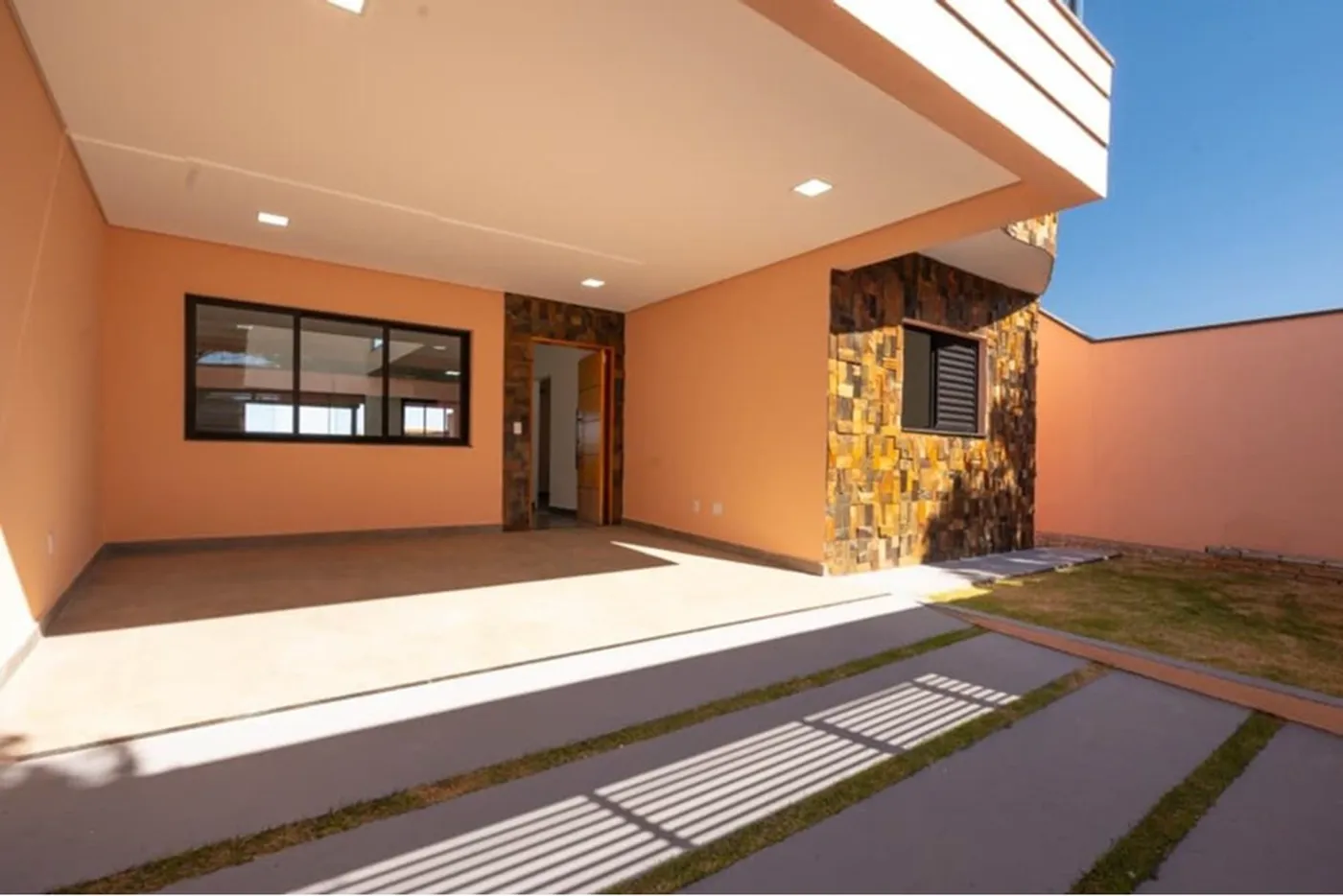 MMTFR 245 690591033-96 - REMAX Máxima Exclusividades