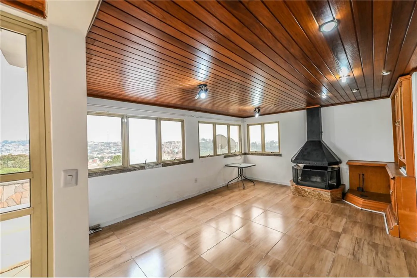 MC 50 Apto 612481080-26 - REMAX Andar de Cima Exclusividades