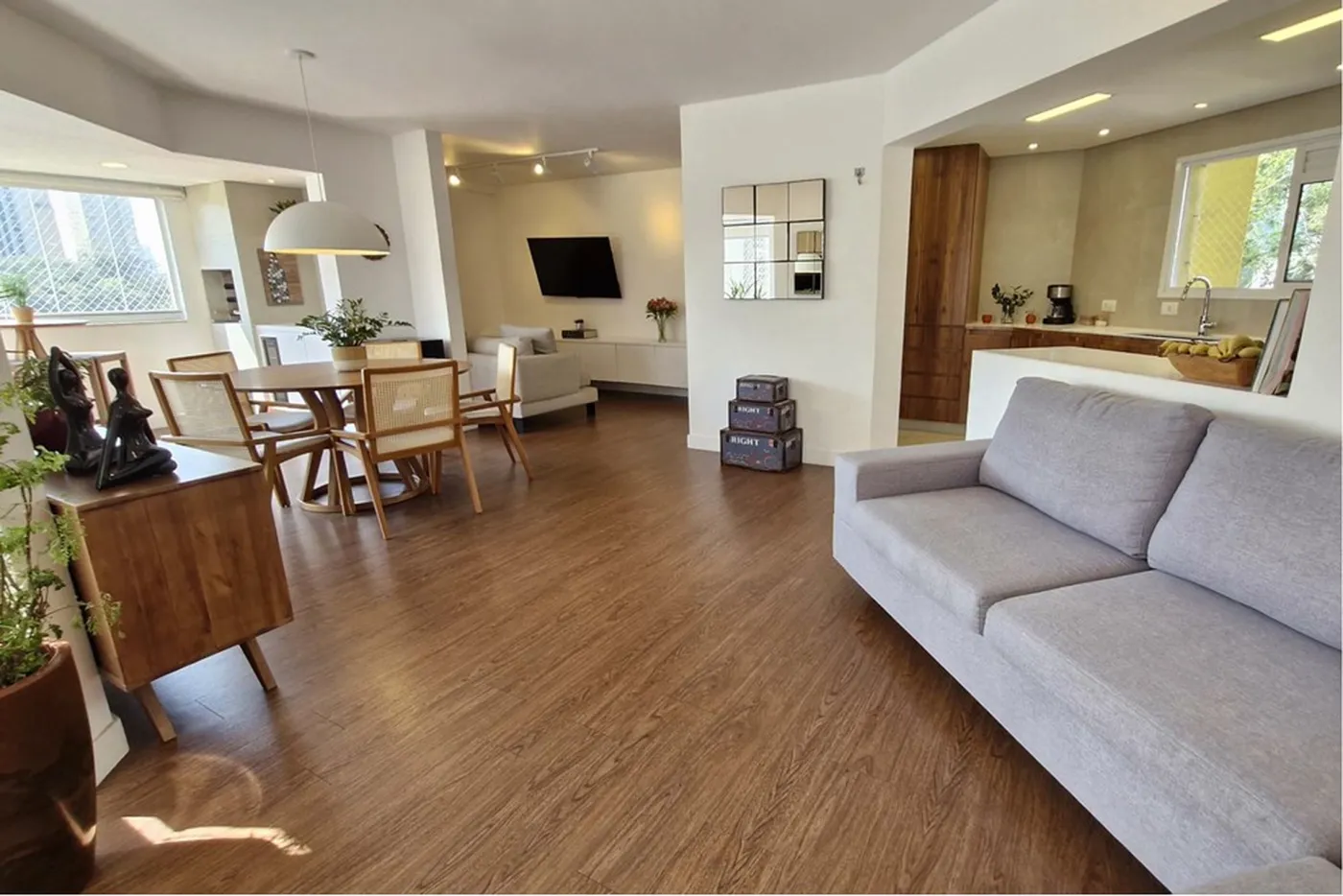 PJRU 932 Apto 601361044-56 - REMAX Trio Exclusividades