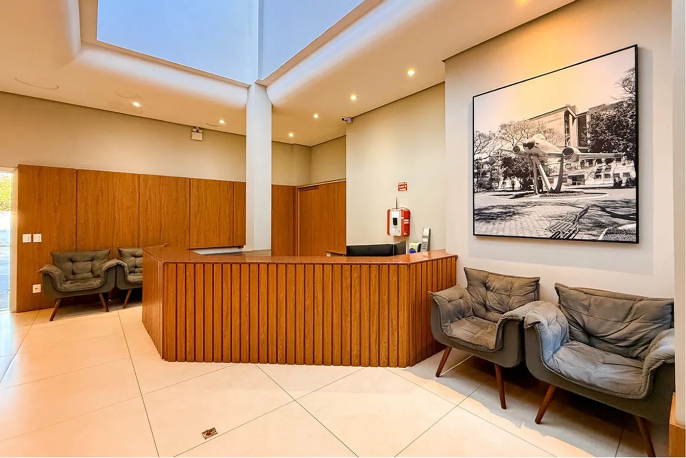 CQDJ 121 Sala 612651052-72 - REMAX Pillares Exclusividades