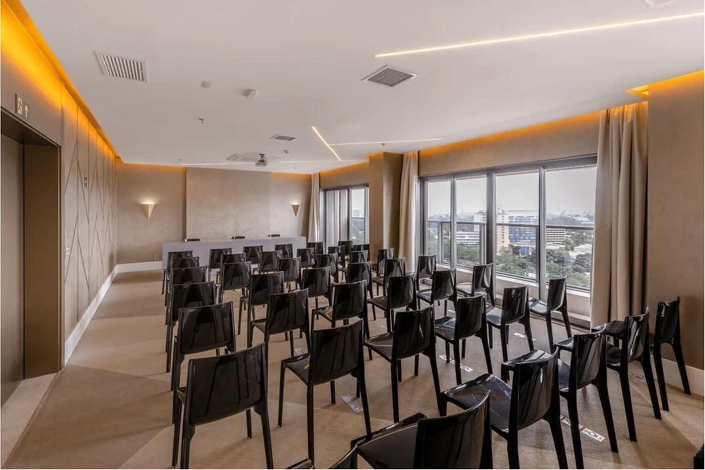 IRB 850 Sala 601401007-71 - REMAX Paradisus Exclusividades — foto 5