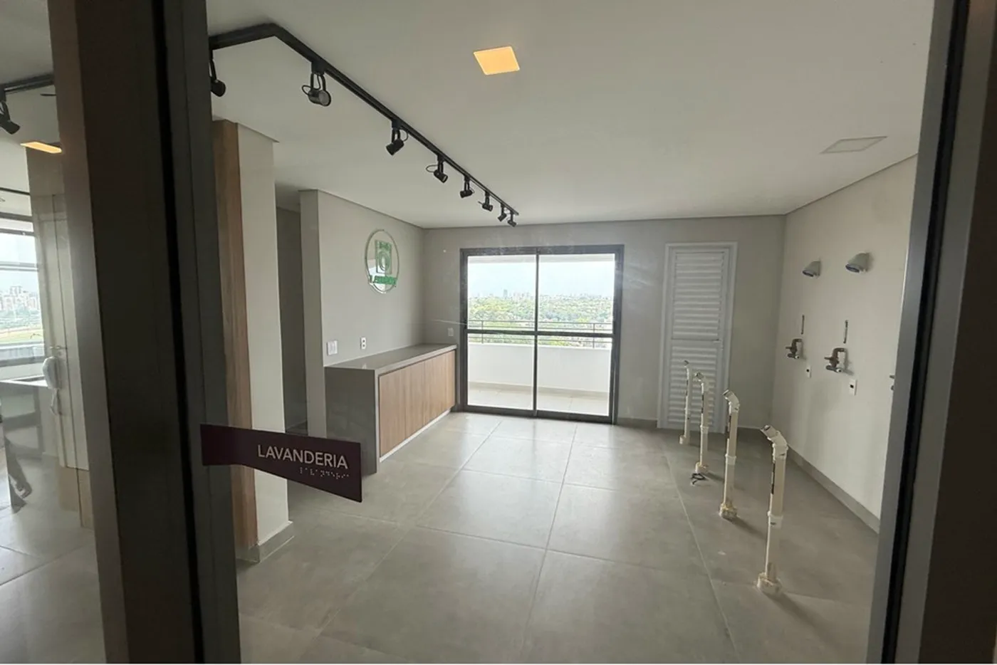 BVB 155 Apto 601081042-73 - REMAX Lepex Exclusividades — foto 2