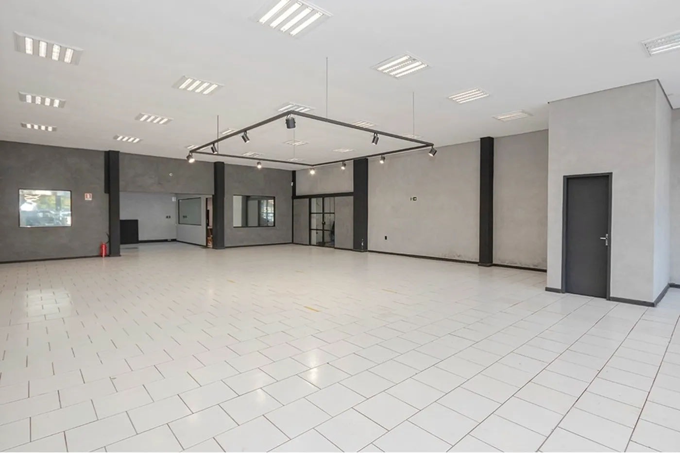 SI 2829 Loja 612521044-65 - REMAX Place Exclusividades — foto 2