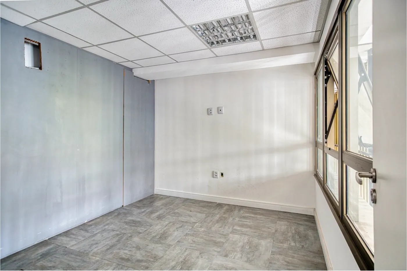 PT 446 Sala 601081092-4 - REMAX Lepex Exclusividades — foto 3