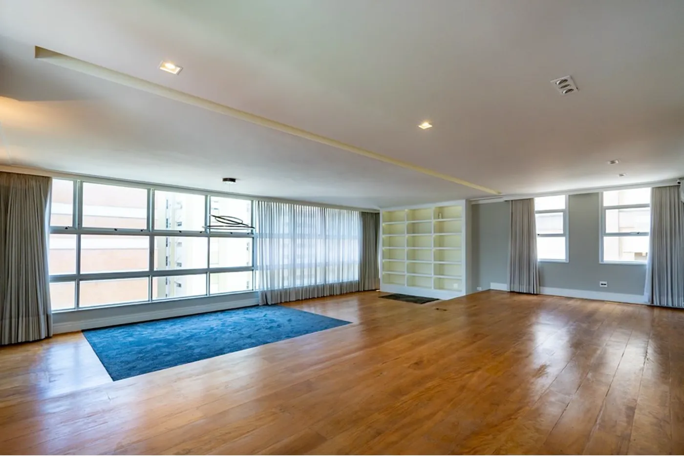 CCHL 999 Apto 601241033-108 - REMAX Ville Exclusividades