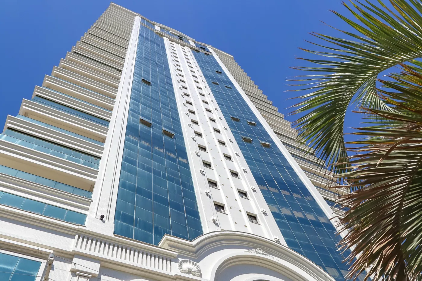 Edifício Paramount Apto 1601 - Andrade Ribeiro Dações