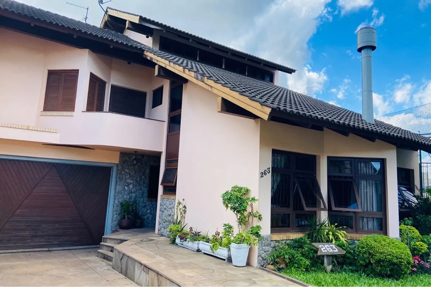 JPEB 263 612521047-35 - REMAX Place Exclusividades