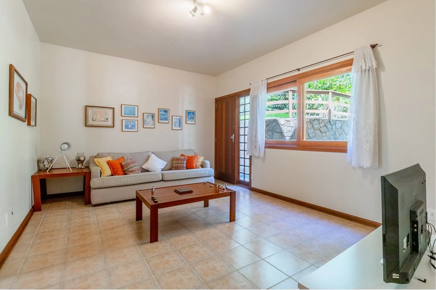 JFVR 554 Casa 601081064-44 - REMAX Lepex Exclusividades — foto 2