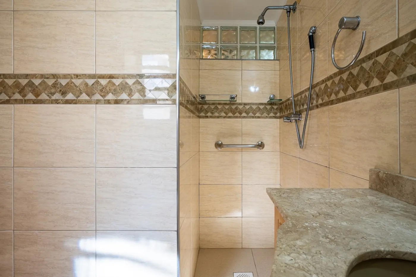 PADA 533 Apto 601971018-1303 - REMAX Empire Exclusividades — foto 2