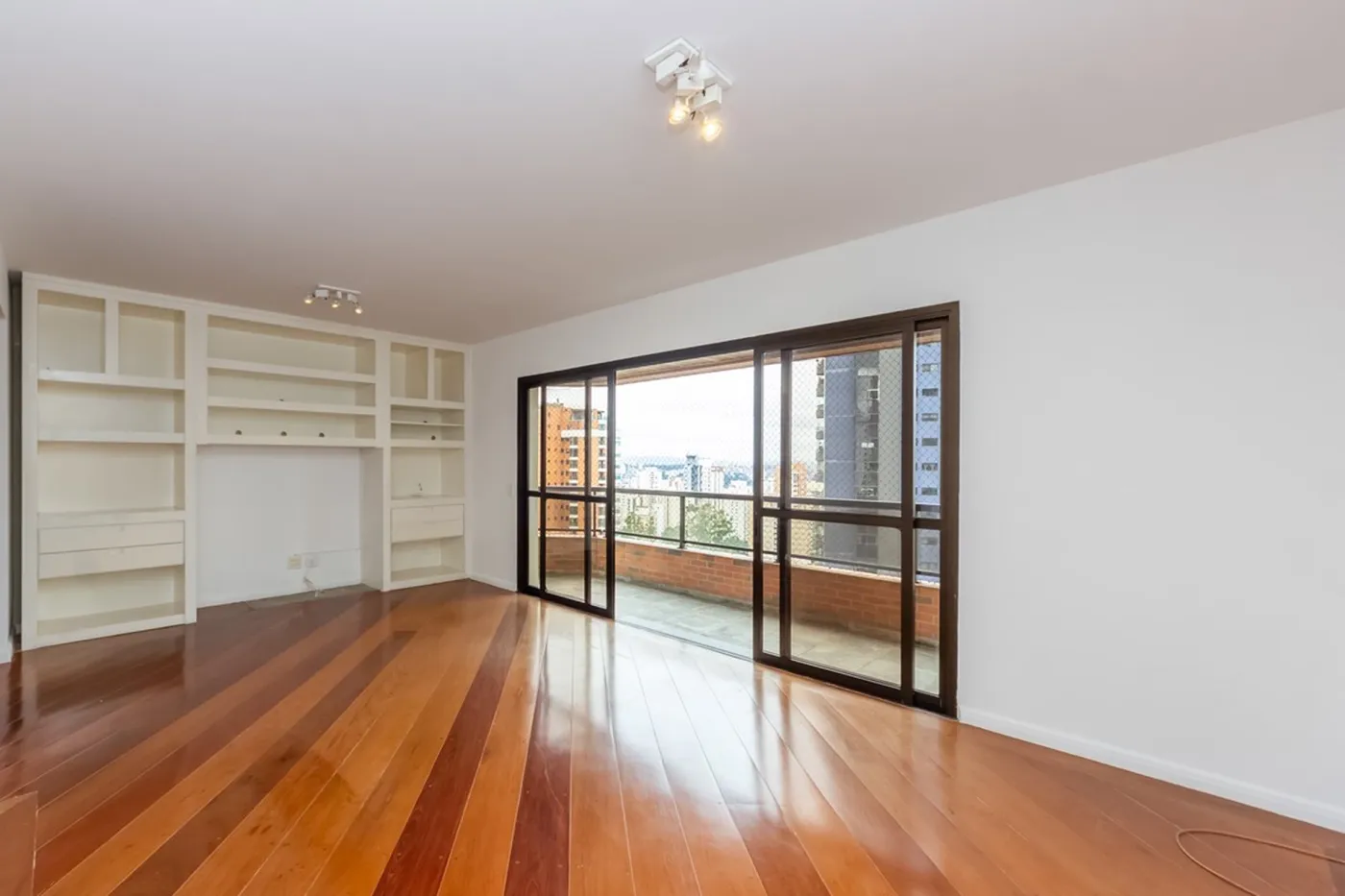 VAJG 671 Apto 630331071-11 - REMAX Comunità Exclusividades