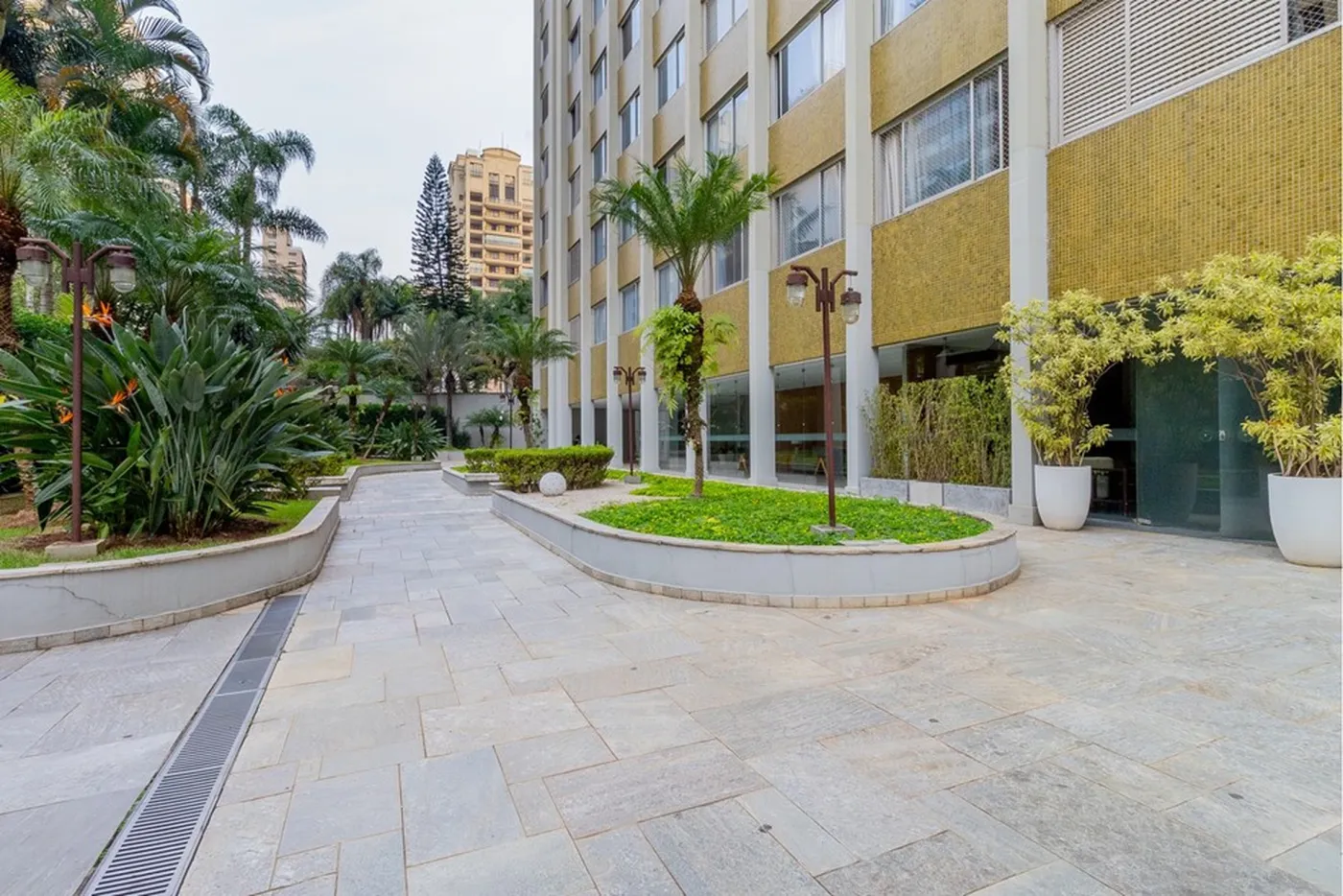 JL 1041 Apto 601081048-56 - REMAX Lepex Exclusividades