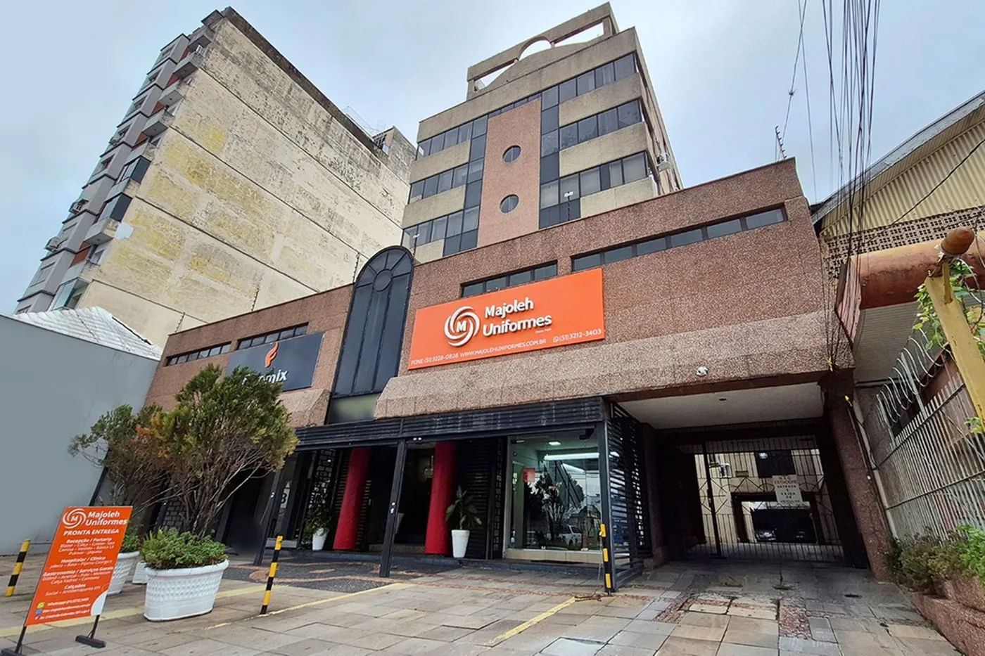 FCC 881 Sala 612491054-82 - REMAX Trend Exclusividades