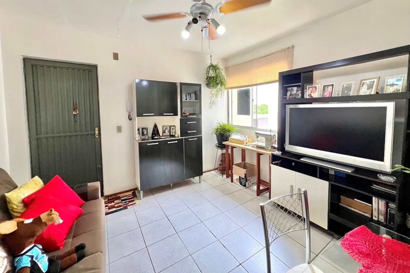 IHS 860 Apto 610241030-70 - REMAX 520 Exclusividades