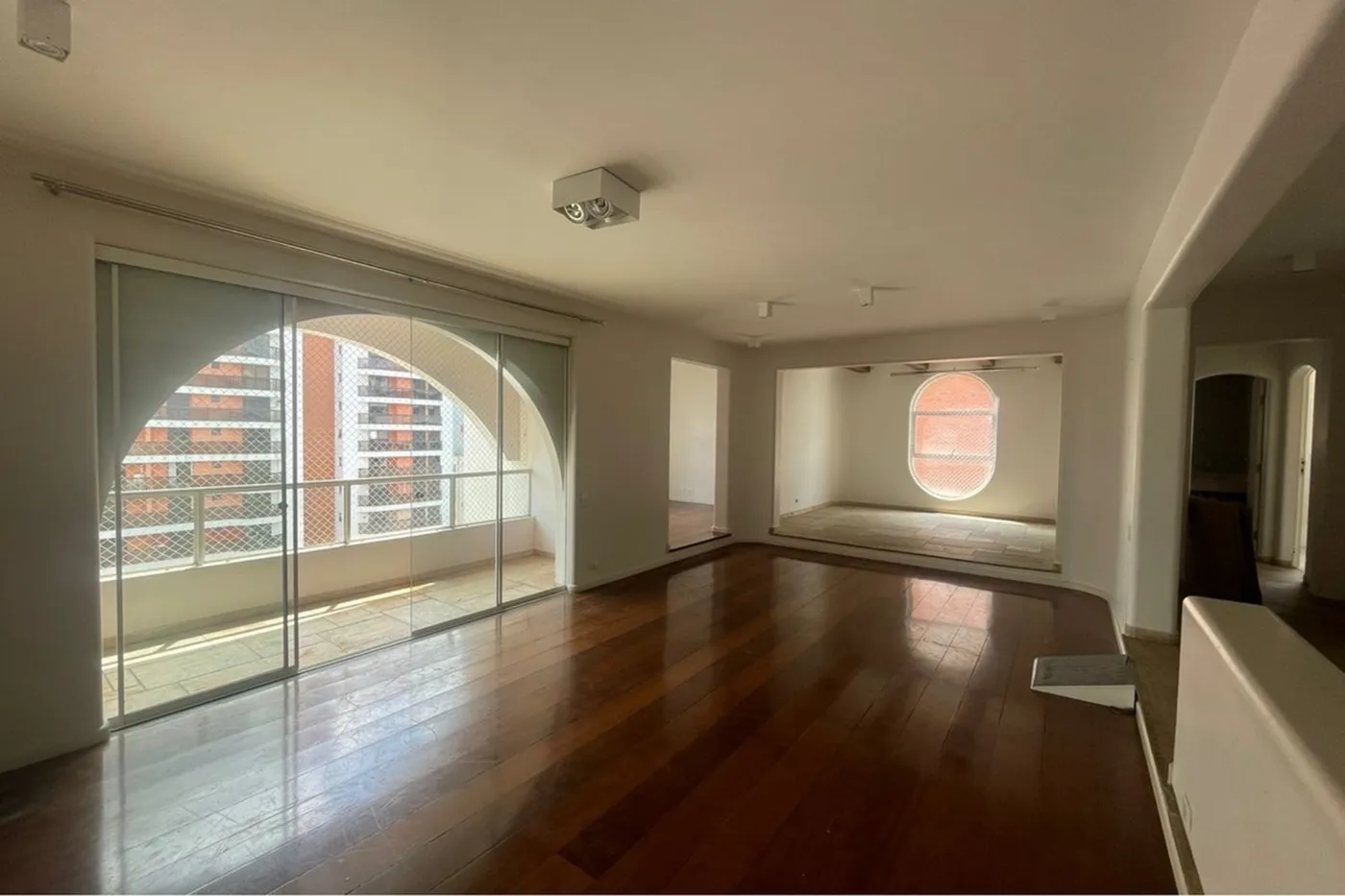 JPJ 327 Apto 601241076-7 - REMAX Ville Exclusividades