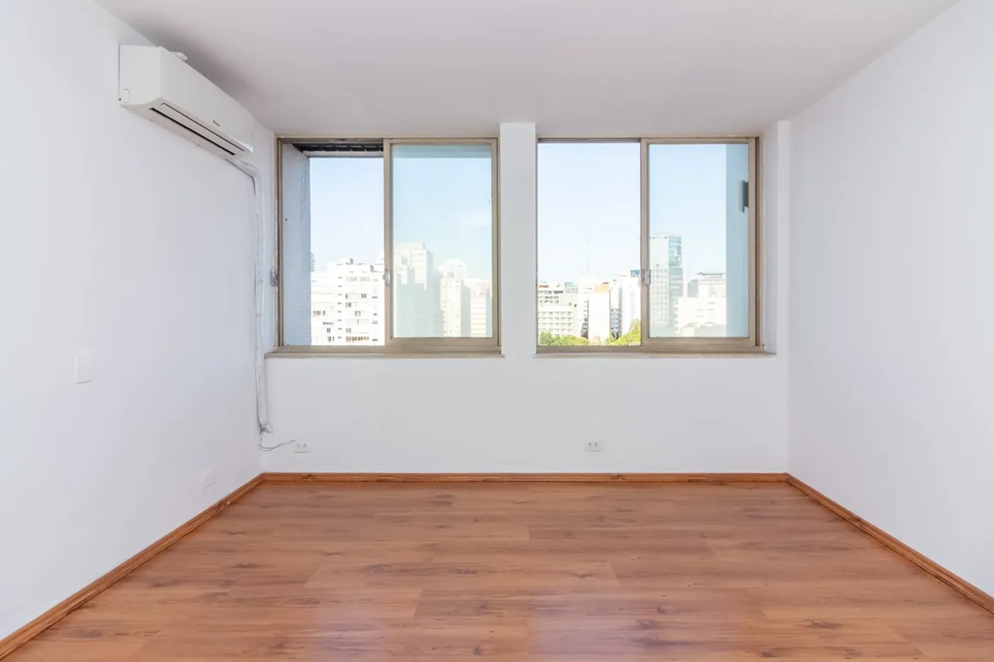 BVBLA 2050 Sala 602231003-36 - Remax Prime Connection Exclusividades — foto 2