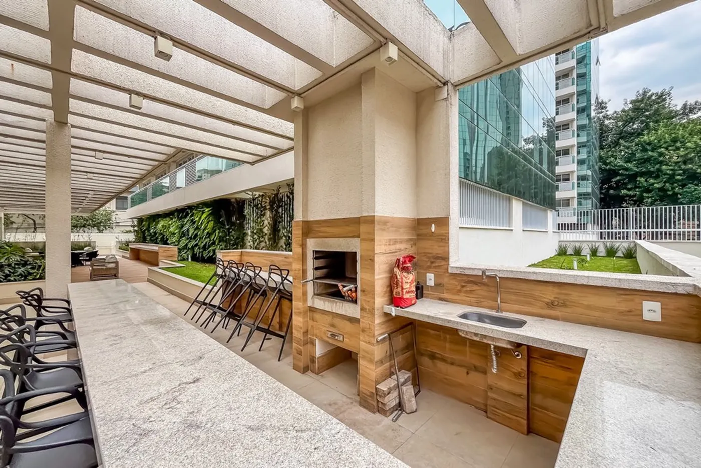 BFT 69 Apto 601081065-37 - REMAX Lepex Exclusividades — foto 4