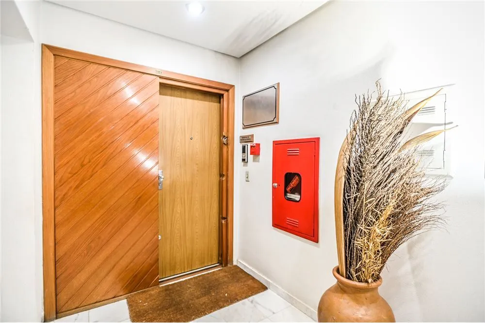 CHGV 310 Sala 612481068-125 - REMAX Andar de Cima Exclusividades