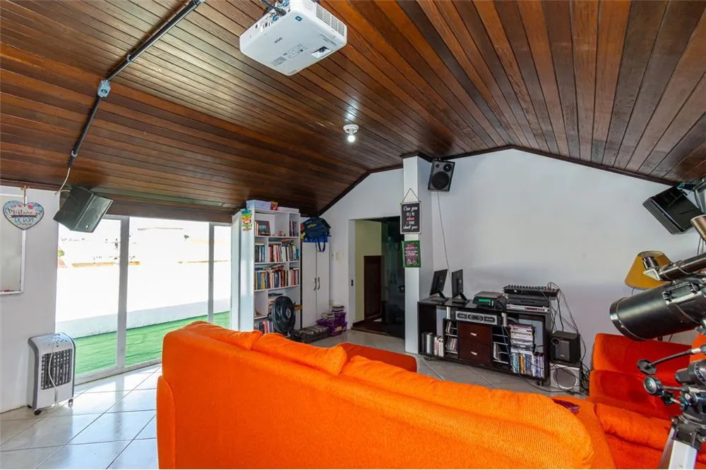 MDVDB 184 Casa 610241026-8 - REMAX 520 Exclusividades