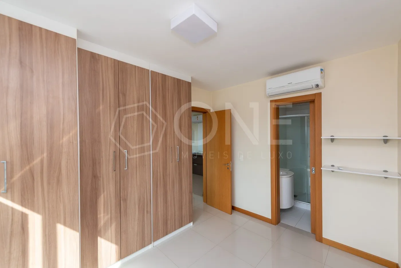 Parigi Residence Service Apto ONE20229 - One Imoveis de Luxo Exclusividades