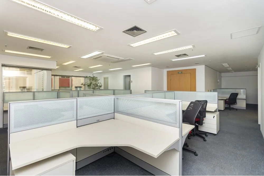 PCD 184 Sala 630331089-6 - REMAX Comunità Exclusividades