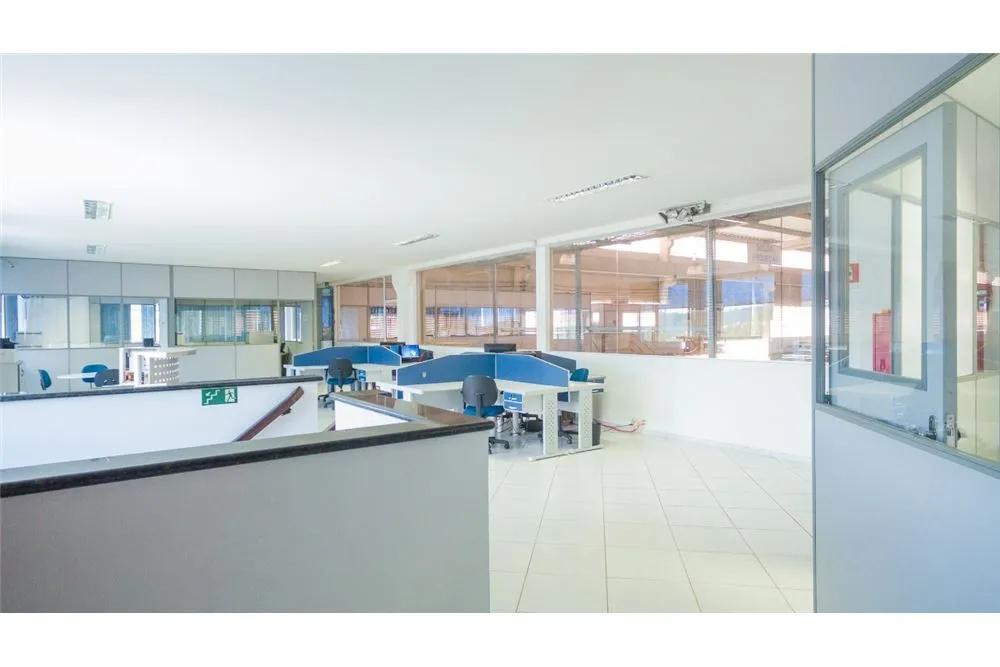 CEMZ 69 Pavilhão 690591010-33 - REMAX Máxima Exclusividades