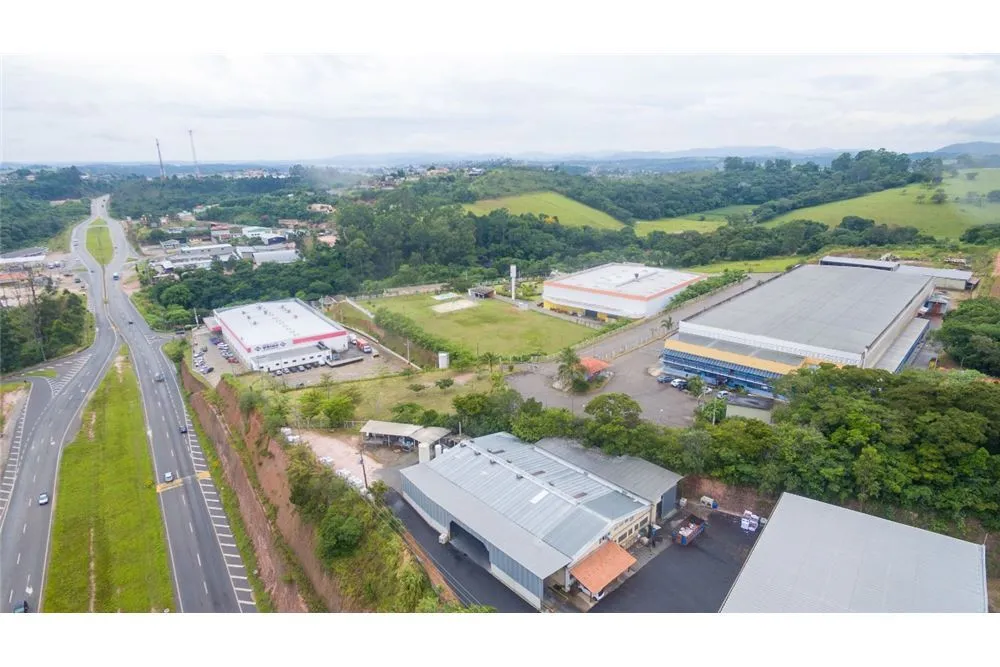 CEMZ 69 Pavilhão 690591010-33 - REMAX Máxima Exclusividades