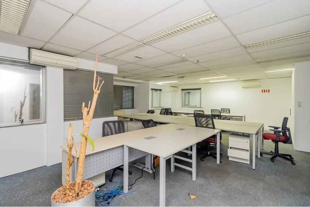 PCD 184 Sala 630331089-9 - REMAX Comunità Exclusividades