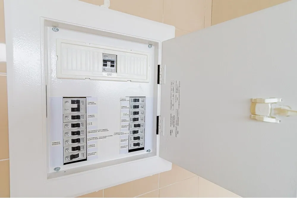 HDAL 915 Apto 601081007-81 - REMAX Lepex Exclusividades