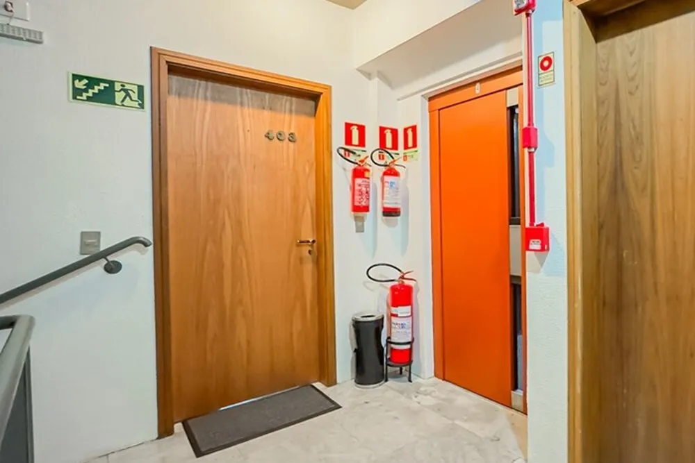 PT 572 Sala 610101004-40 - REMAX Tri Exclusividades