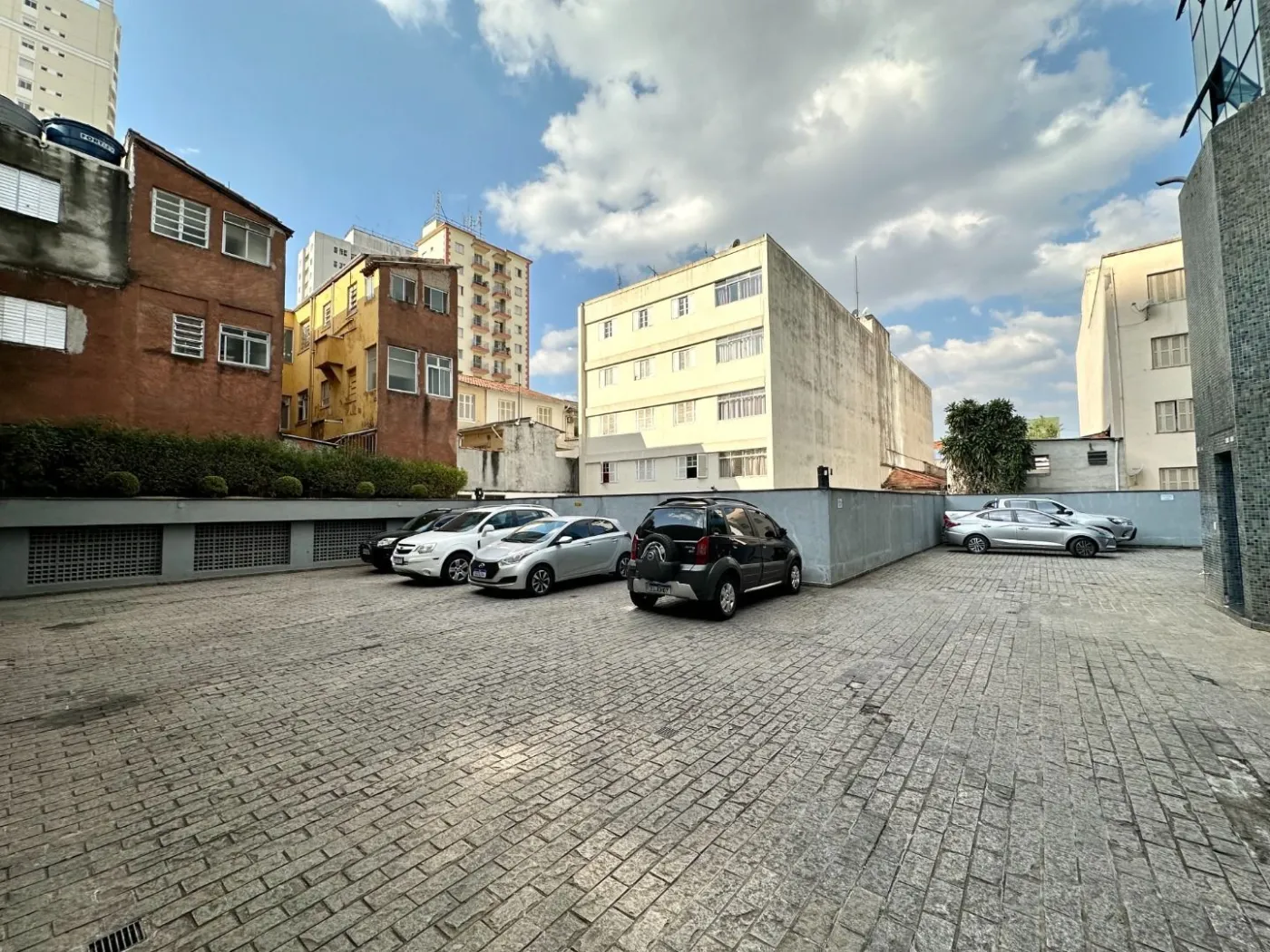 Vari Santana Sala CJ0692 - Oui Imóveis Exclusividades