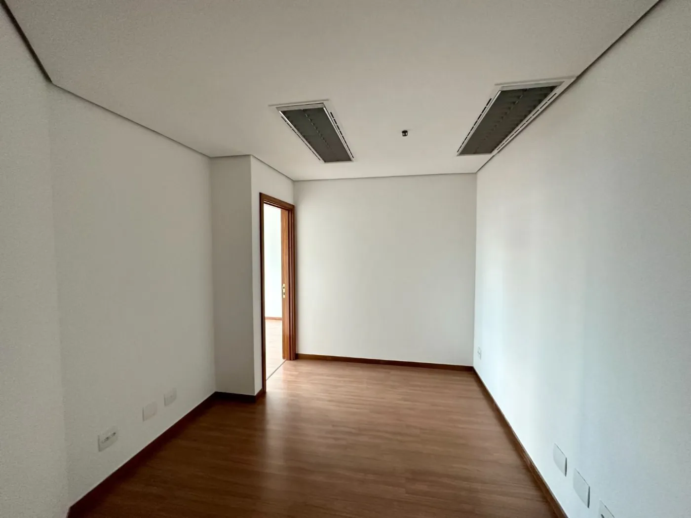 Vari Santana Sala CJ0694 - Oui Imóveis Exclusividades
