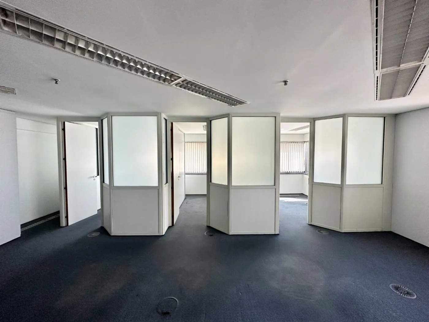 Vari Santana Sala CJ0690 - Oui Imóveis Exclusividades