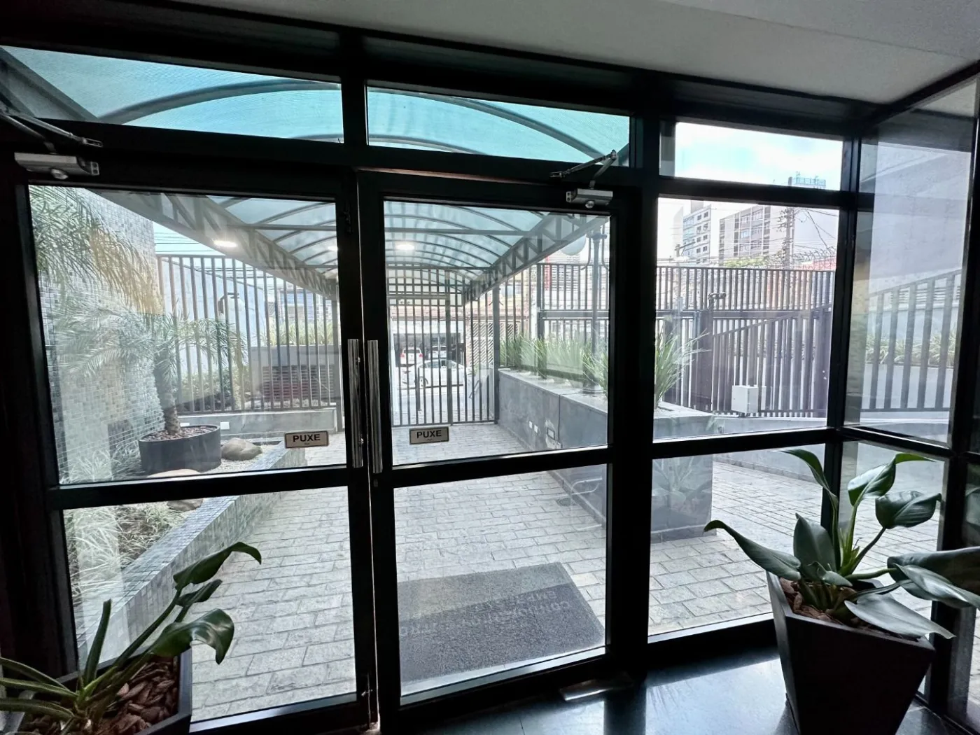 Vari Santana Sala CJ0690 - Oui Imóveis Exclusividades