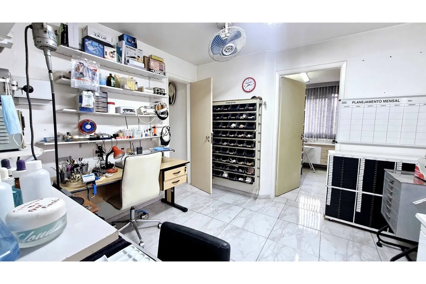 CFC 1212 Sala 601361040-137 - REMAX Trio Exclusividades