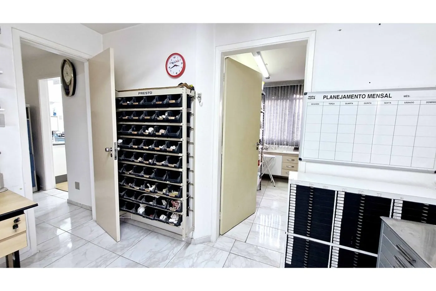 CFC 1212 Sala 601361040-137 - REMAX Trio Exclusividades